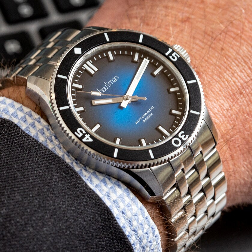 Fume blue sunburst dial dive watch