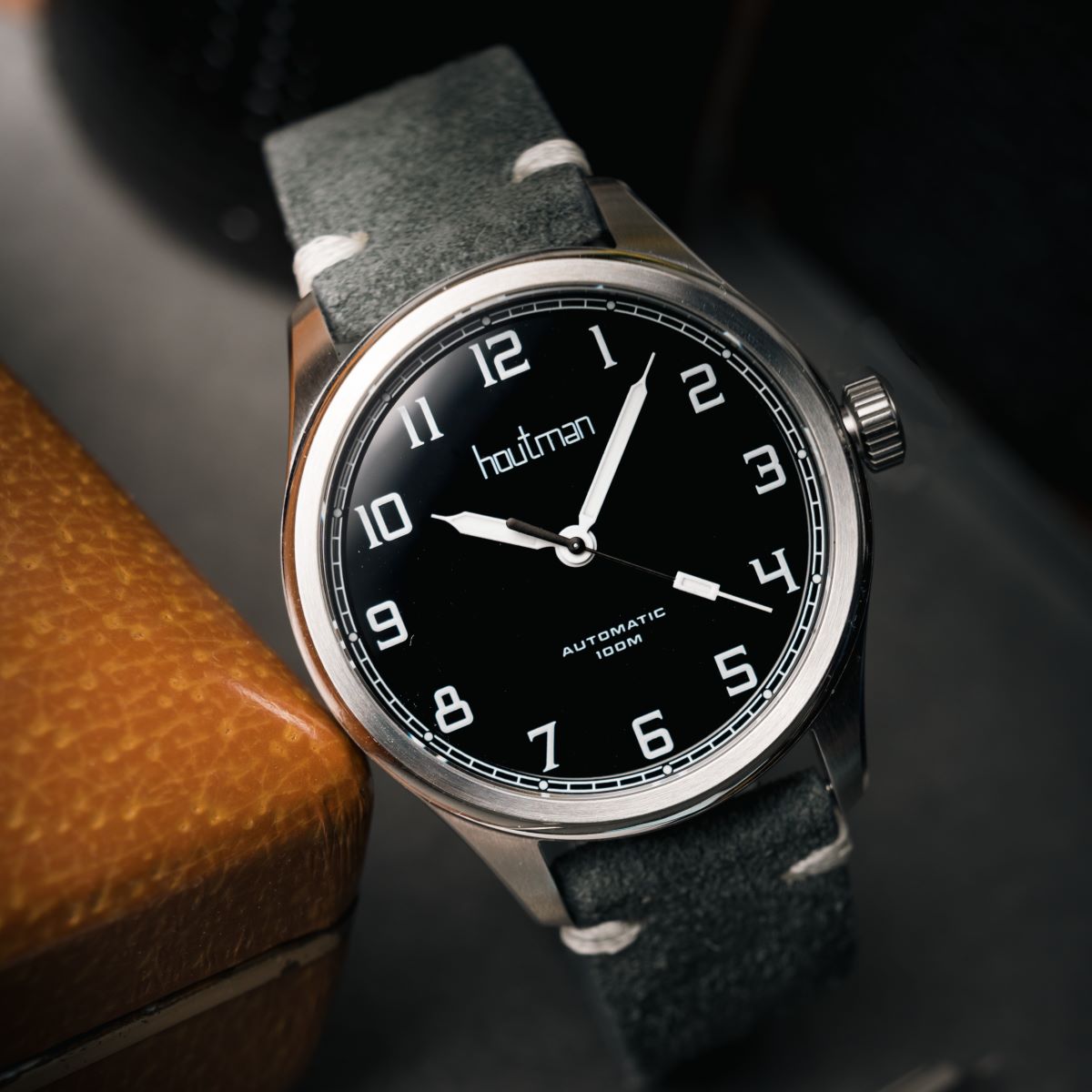 Pilot watch with deep black dial and luminous markers 40mm size case